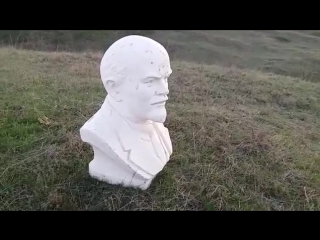 kramatorsk underground workers erected a bust of lenin. 04/22/2018