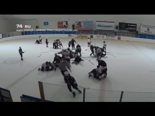 young hockey players fought on the ice “traktor” (chelyabinsk) and “sokol” (krasnoyarsk) (08/15/2017)