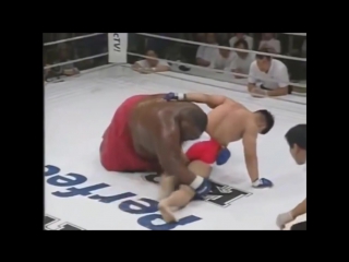 sumo 285kg vs mma 71kg fighting / sumo 285kg vs mma 71kg boy / sumo emmanuel yarborough vs mma